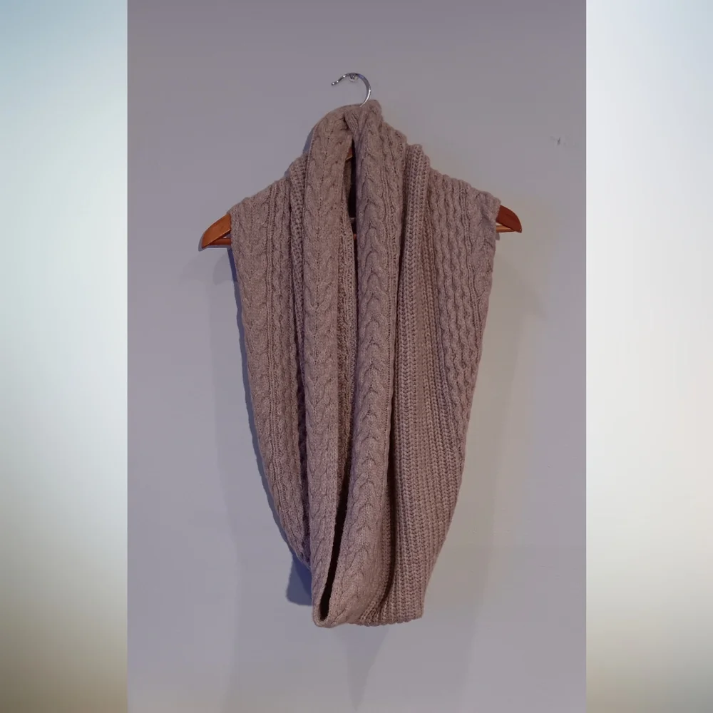 Club Monaco Cable Knit Infinitive Scarf Light Gray OS